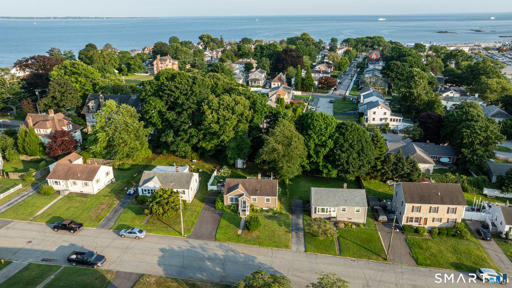 77 Bayshore Drive, New London, CT 06320
