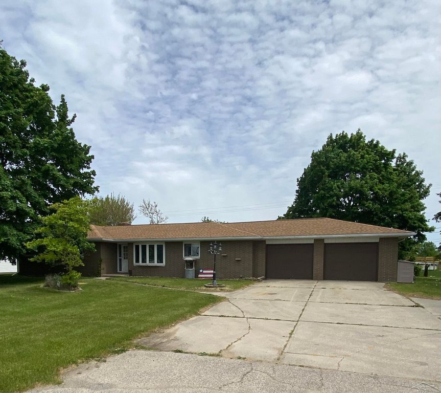 1032 N Hemlock Road, Richland Twp, MI 48626