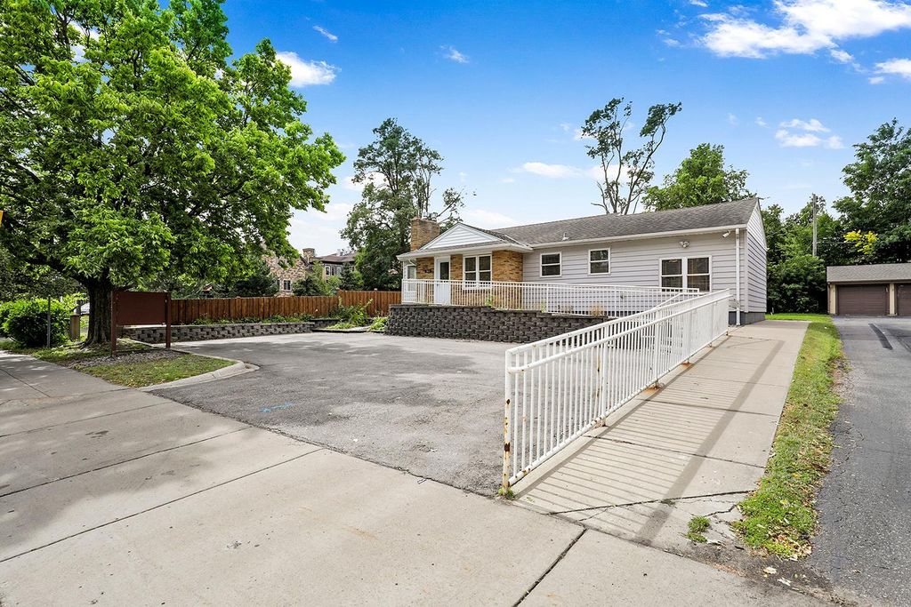 3821 W Broadway Avenue, Robbinsdale, MN 55422 — exterior
