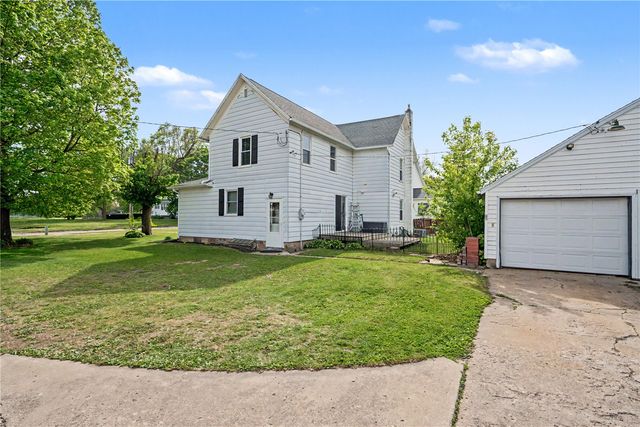 203 Roosevelt Street, Alburnett, IA 52202