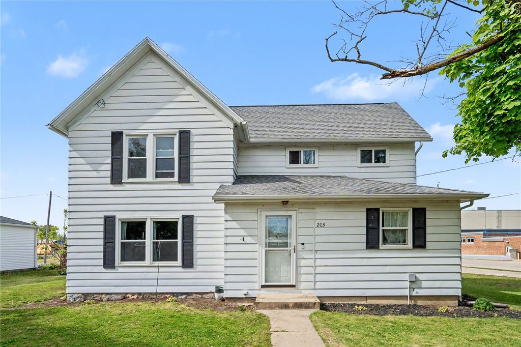 203 Roosevelt Street, Alburnett, IA 52202