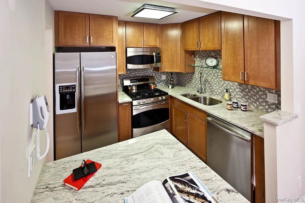 116-61 Curzon Road 6A, Kew Gardens, NY 11418
