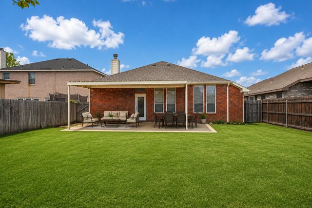 1040 Castille Drive, Grand Prairie, TX 75051
