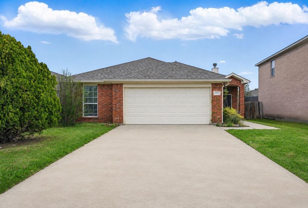 1040 Castille Drive, Grand Prairie, TX 75051