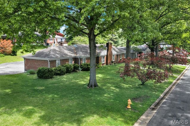 9071 Monmouth Drive, St Louis, MO 63117