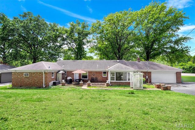 9071 Monmouth Drive, St Louis, MO 63117