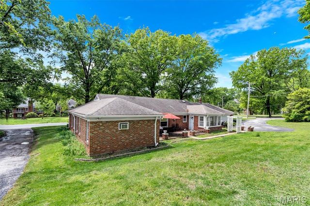 9071 Monmouth Drive, St Louis, MO 63117