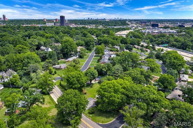 9071 Monmouth Drive, St Louis, MO 63117