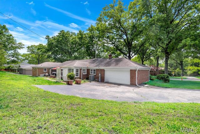 9071 Monmouth Drive, St Louis, MO 63117