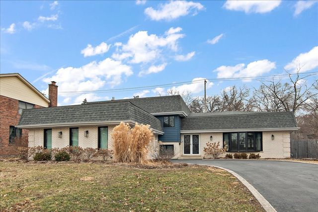 7440 W Manitoba Drive, Palos Heights, IL 60463