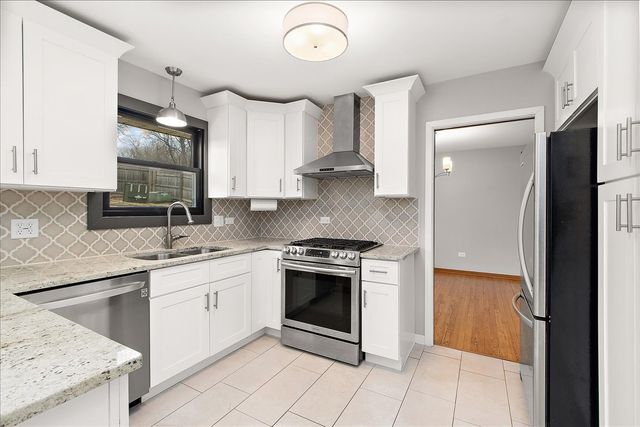 7440 W Manitoba Drive, Palos Heights, IL 60463