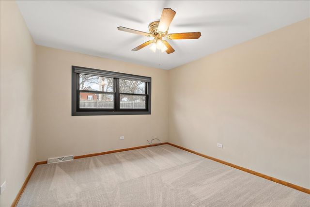 7440 W Manitoba Drive, Palos Heights, IL 60463