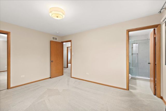 7440 W Manitoba Drive, Palos Heights, IL 60463