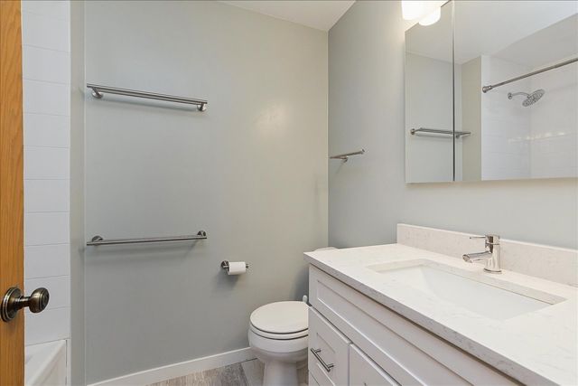 7440 W Manitoba Drive, Palos Heights, IL 60463