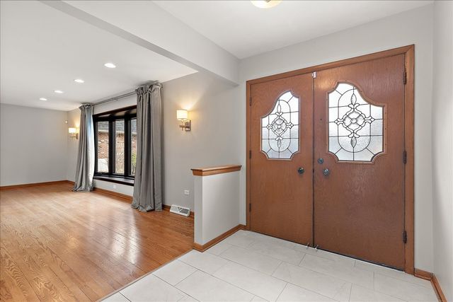 7440 W Manitoba Drive, Palos Heights, IL 60463