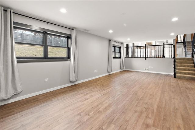 7440 W Manitoba Drive, Palos Heights, IL 60463