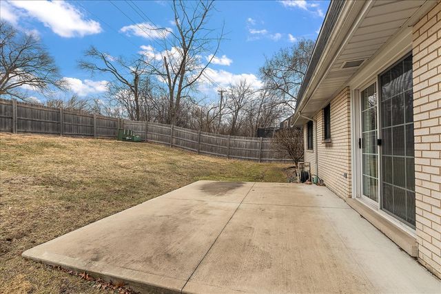 7440 W Manitoba Drive, Palos Heights, IL 60463