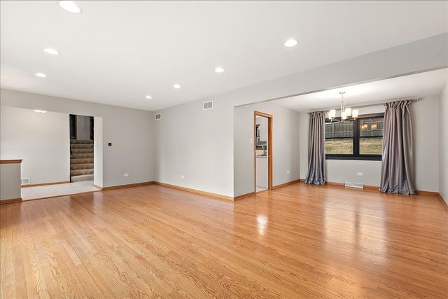 7440 W Manitoba Drive, Palos Heights, IL 60463