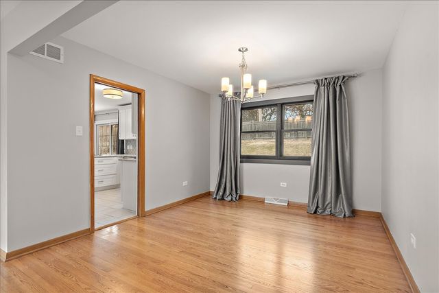 7440 W Manitoba Drive, Palos Heights, IL 60463