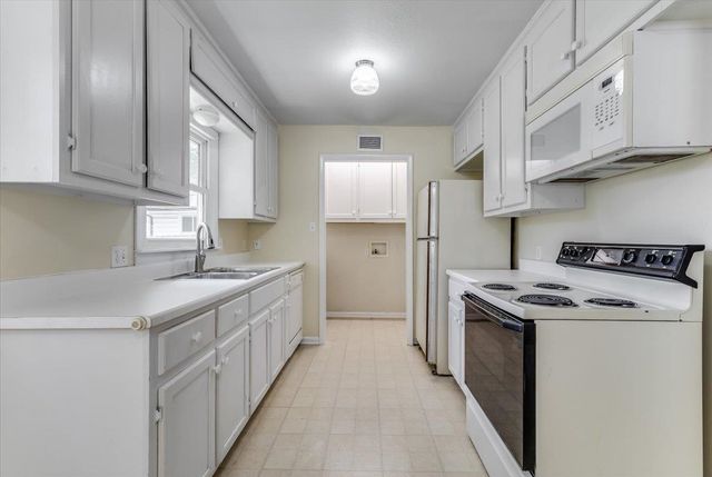 3368 S Vine, Wichita, KS 67217