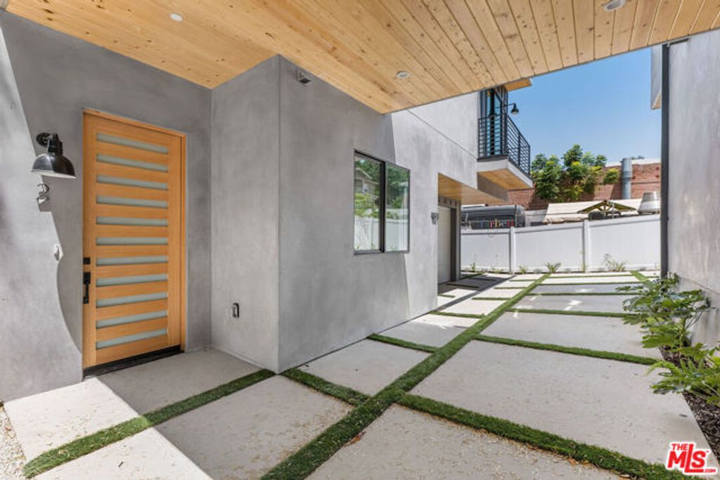 1821 N Ashmore Street, Los Angeles, CA 90026