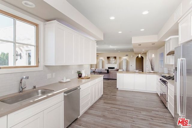 313 S Reeves Drive 203, Beverly Hills, CA 90212