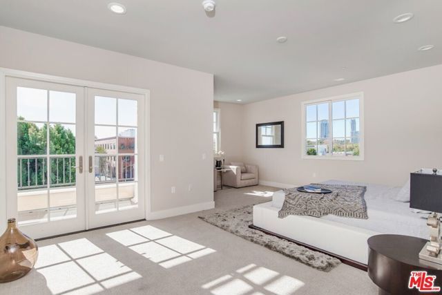 313 S Reeves Drive 203, Beverly Hills, CA 90212