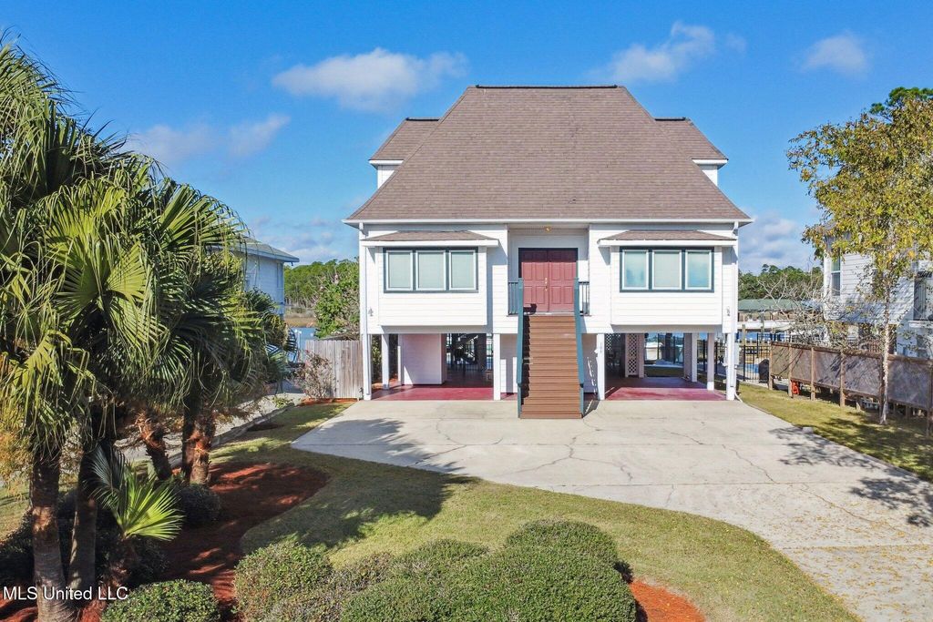 104 Poplar Point, Pass Christian, MS 39571
