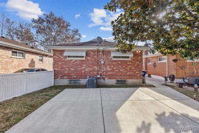 5619 Arendes Drive, St Louis, MO 63116