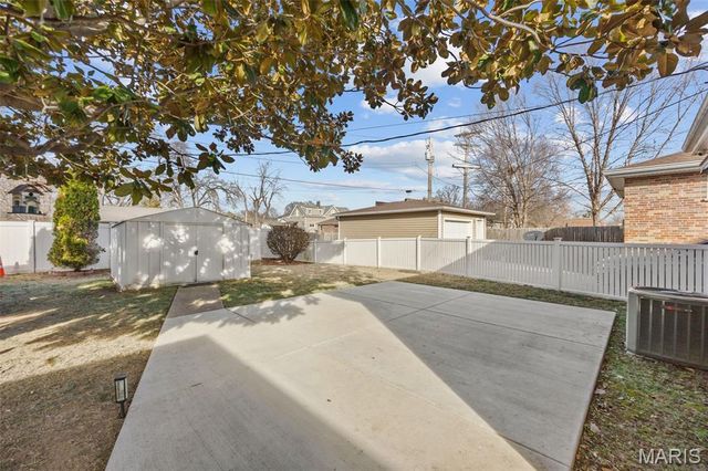 5619 Arendes Drive, St Louis, MO 63116