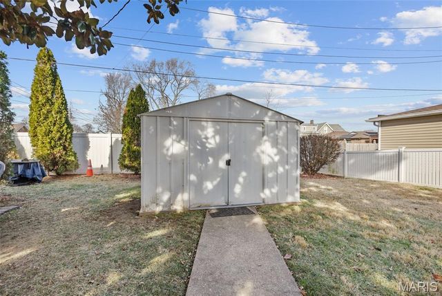 5619 Arendes Drive, St Louis, MO 63116