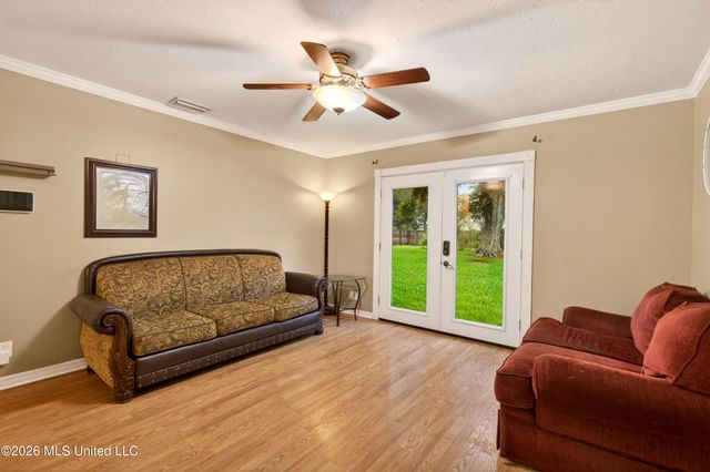 4502 New Hope Avenue, Pascagoula, MS 39581