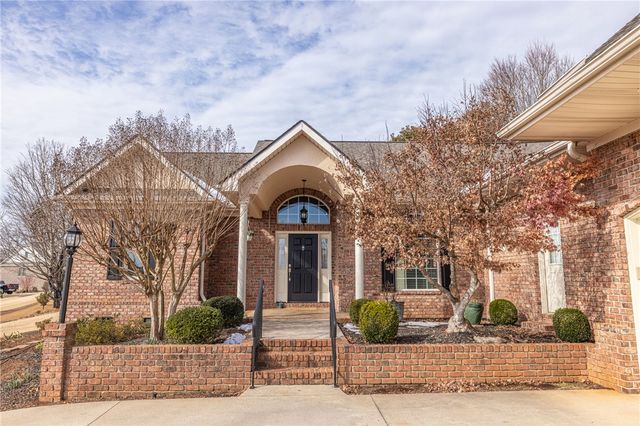 702 Bogey Boulevard, Seneca, SC 29678