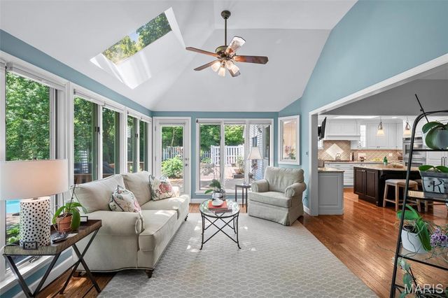 825 Greenwich Green Lane, Town And Country, MO 63017