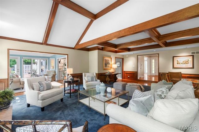 825 Greenwich Green Lane, Town And Country, MO 63017