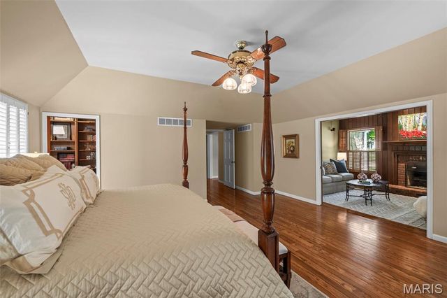 825 Greenwich Green Lane, Town And Country, MO 63017