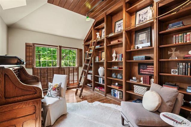 825 Greenwich Green Lane, Town And Country, MO 63017