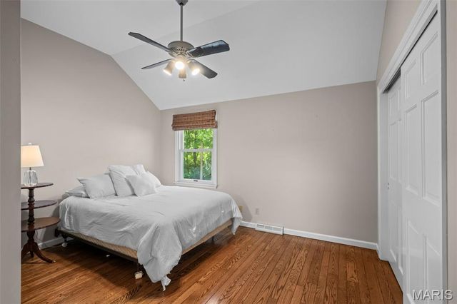 825 Greenwich Green Lane, Town And Country, MO 63017