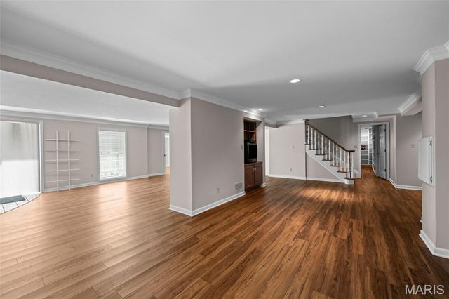 825 Greenwich Green Lane, Town And Country, MO 63017