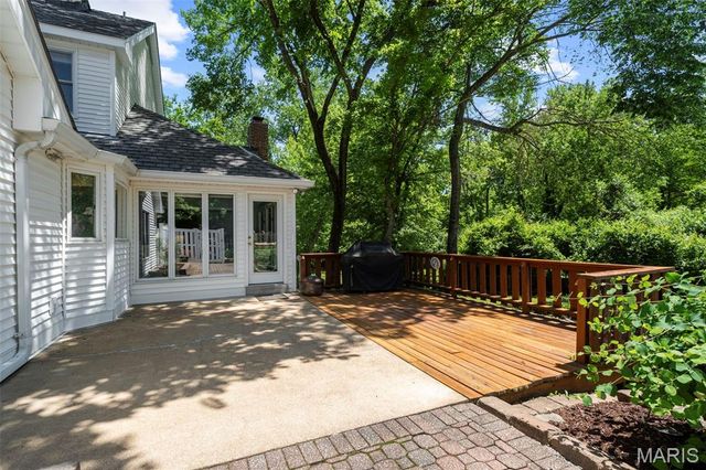 825 Greenwich Green Lane, Town And Country, MO 63017