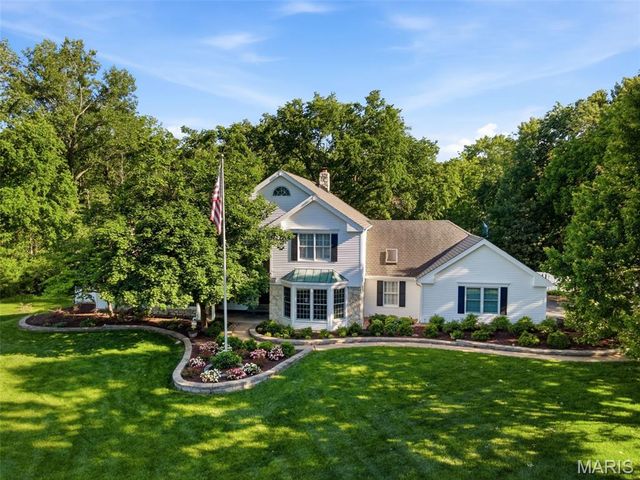 825 Greenwich Green Lane, Town And Country, MO 63017