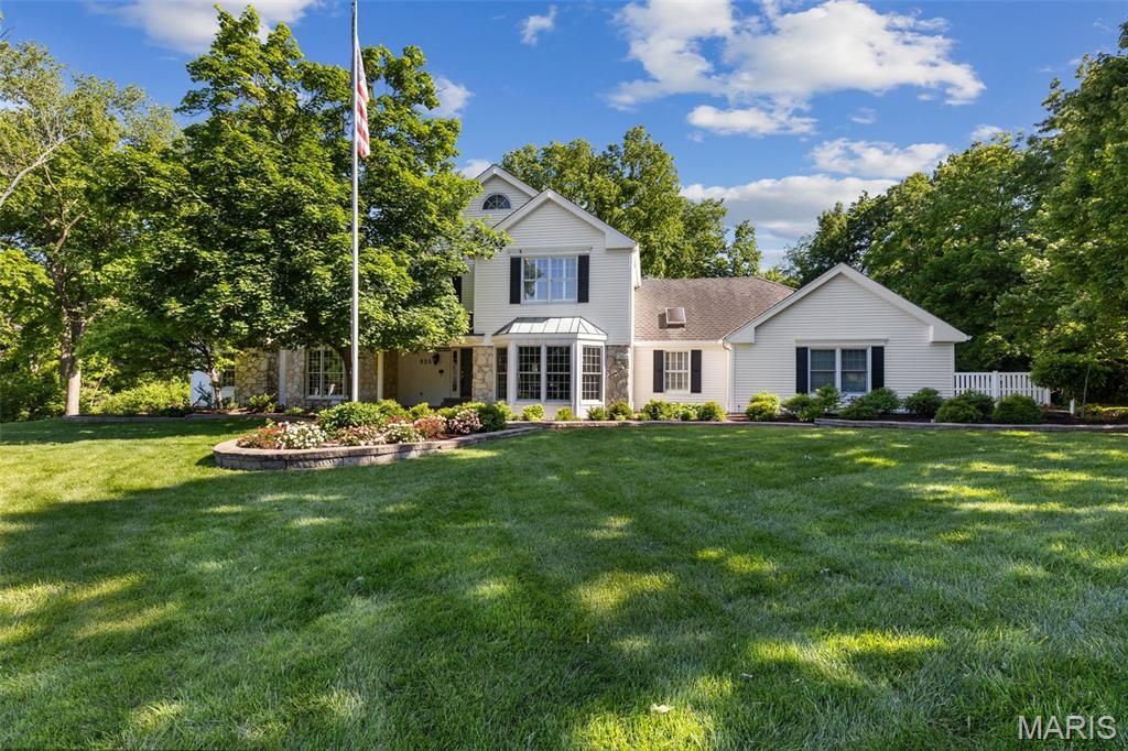825 Greenwich Green Lane, Town And Country, MO 63017
