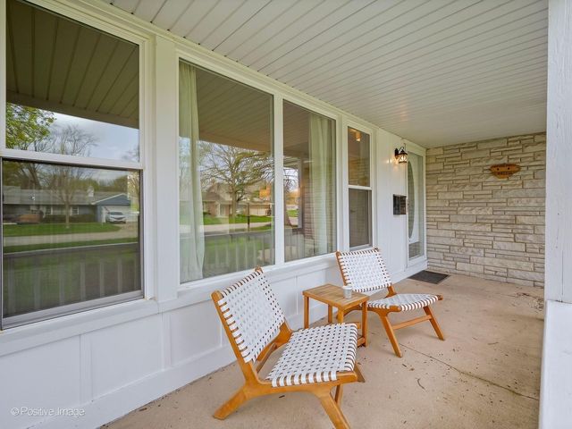 407 10th Court, St. Charles, IL 60174