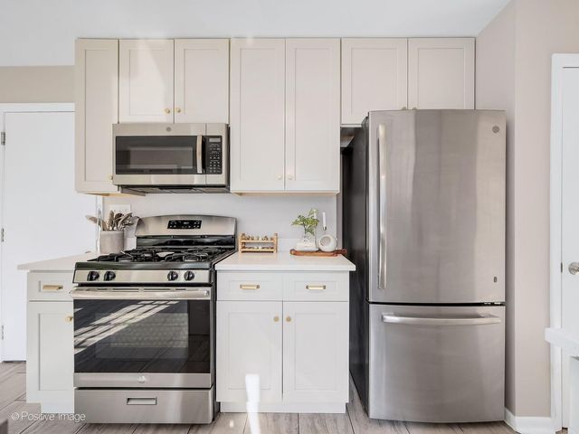 407 10th Court, St. Charles, IL 60174