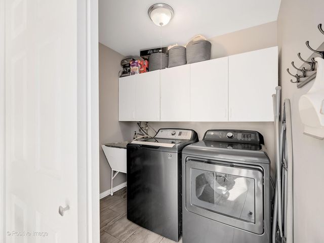 407 10th Court, St. Charles, IL 60174