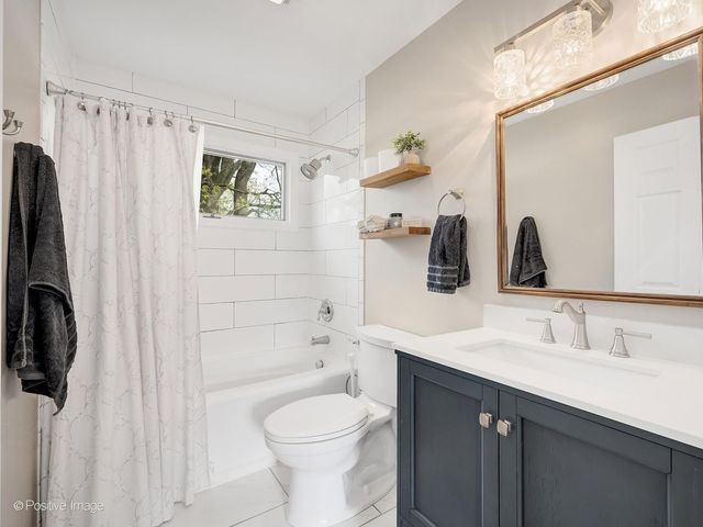 407 10th Court, St. Charles, IL 60174