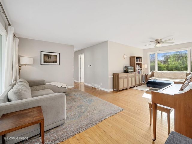 407 10th Court, St. Charles, IL 60174