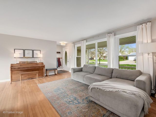 407 10th Court, St. Charles, IL 60174