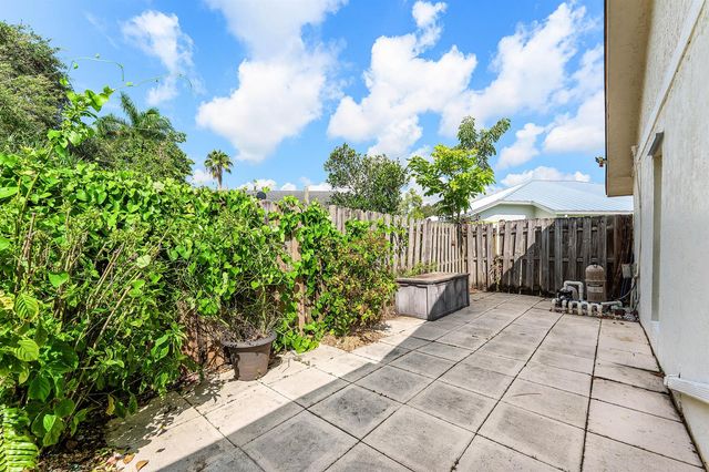 966 NW 37TH Avenue, Delray Beach, FL 33445