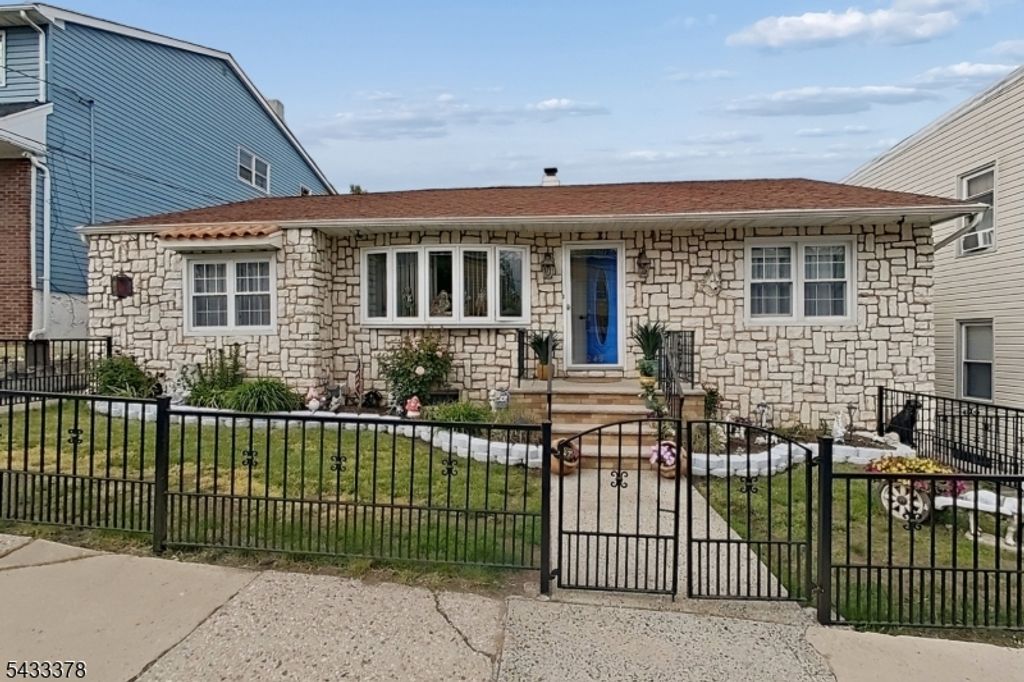249 Bergen Ave, Kearny Town, NJ 07032